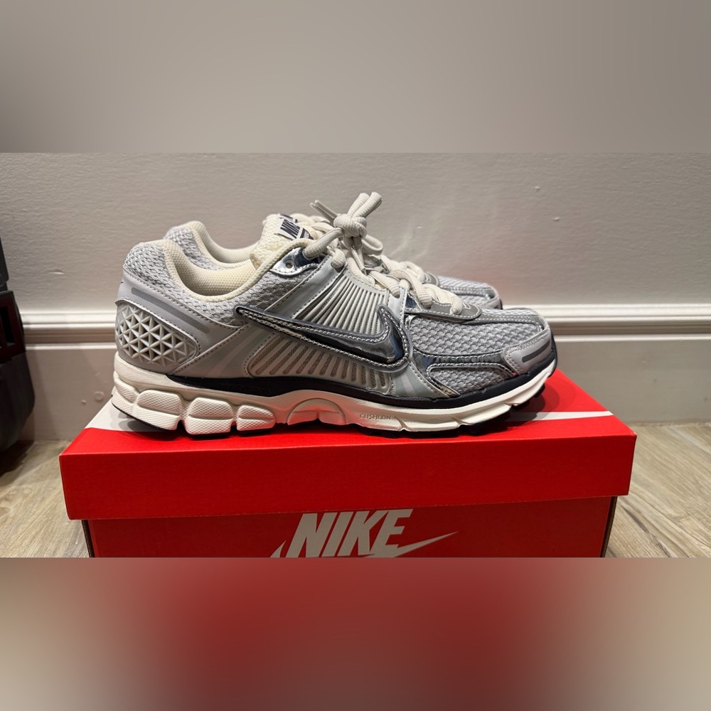 Nike Air Zoom Vomero 5 - Picture 9 of 16